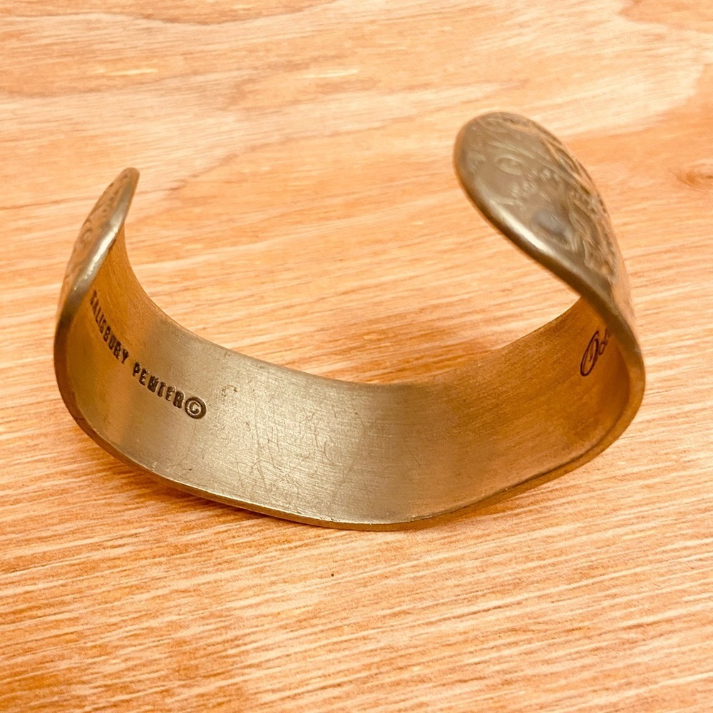 October Beautiful Unisex Salisbury Pewter Adjustable Floral Design Cuff Bracelet - Picture 2 of 5